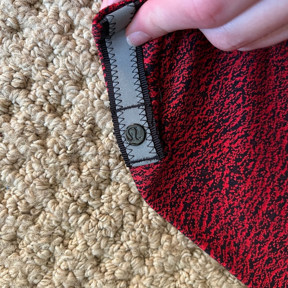 NWT Lululemon Vinyasa Wrap in Running Luon Spray Jacquard True Red Black - Picture 12 of 13